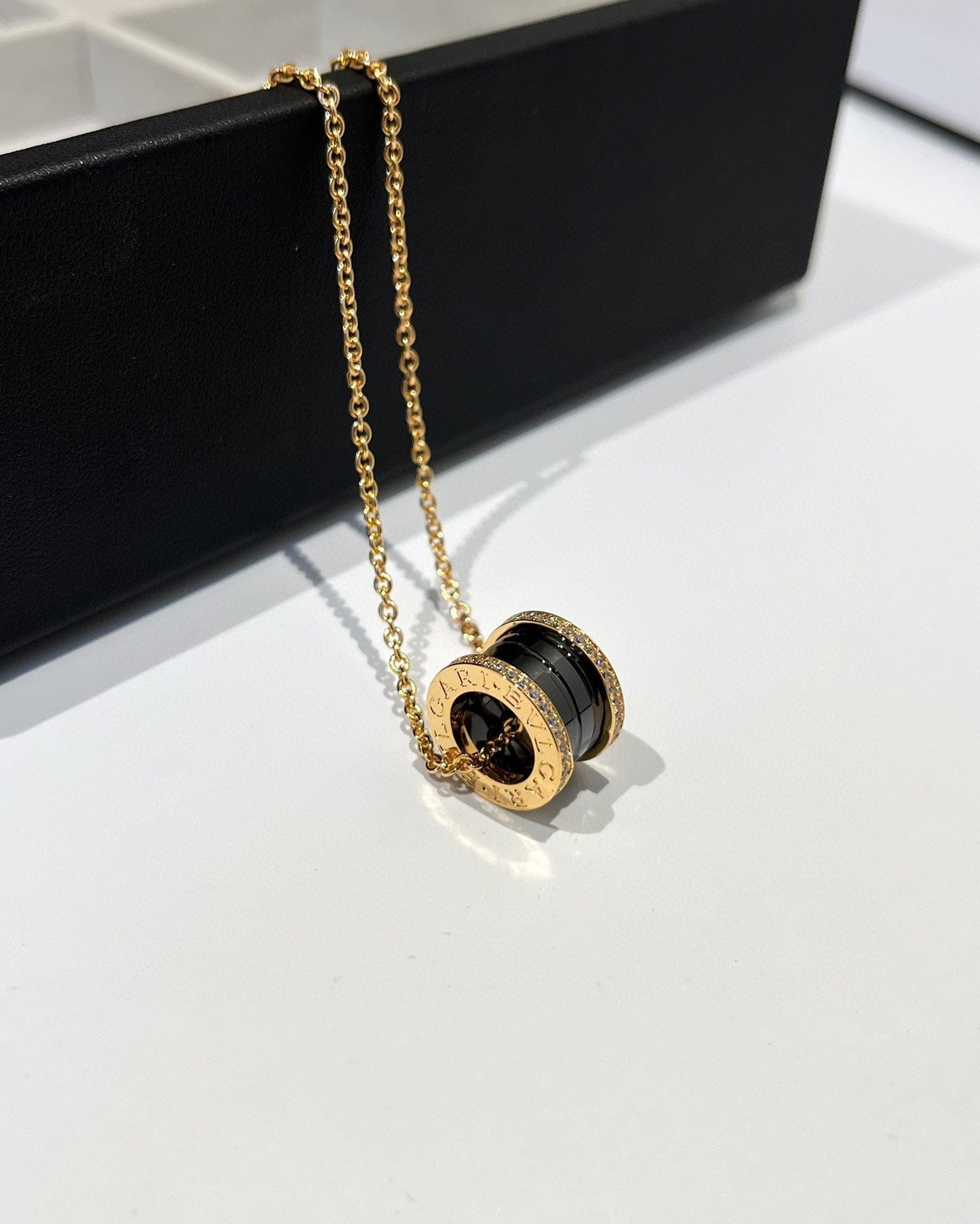 LUXEIFY ZERO 1 BLACK CERAMIC DIAMOND PINK GOLD NECKLACE