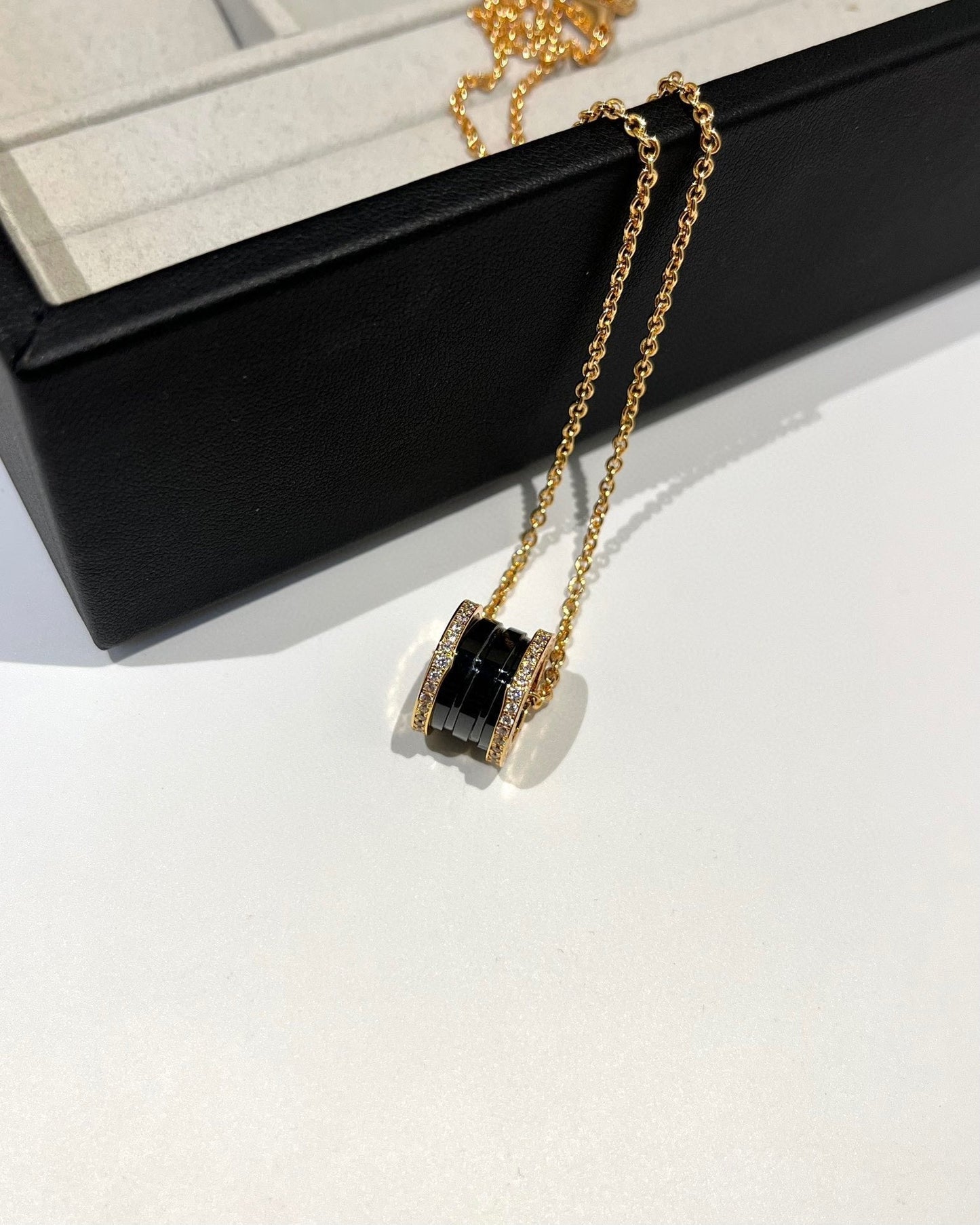 LUXEIFY ZERO 1 BLACK CERAMIC DIAMOND PINK GOLD NECKLACE