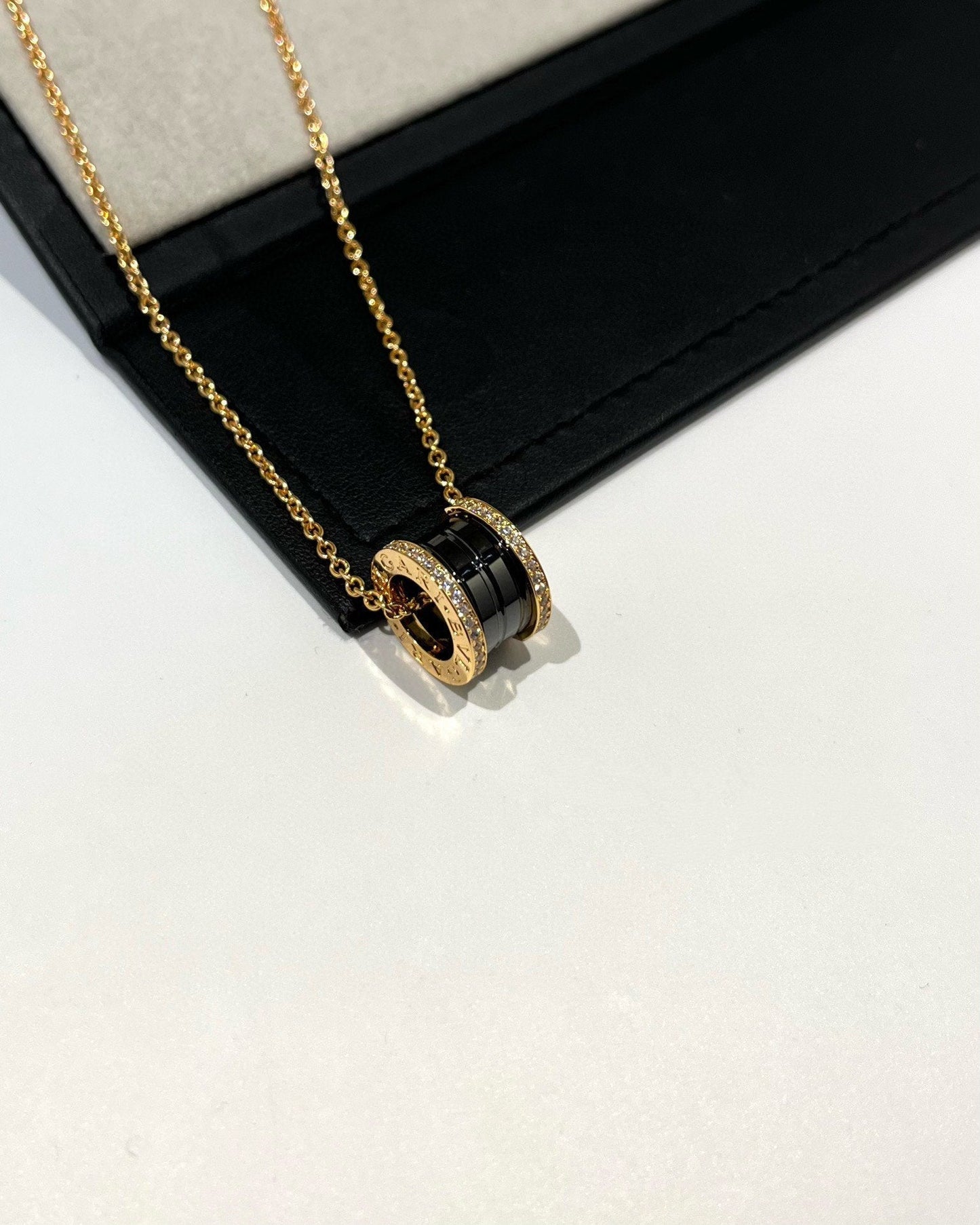 LUXEIFY ZERO 1 BLACK CERAMIC DIAMOND PINK GOLD NECKLACE