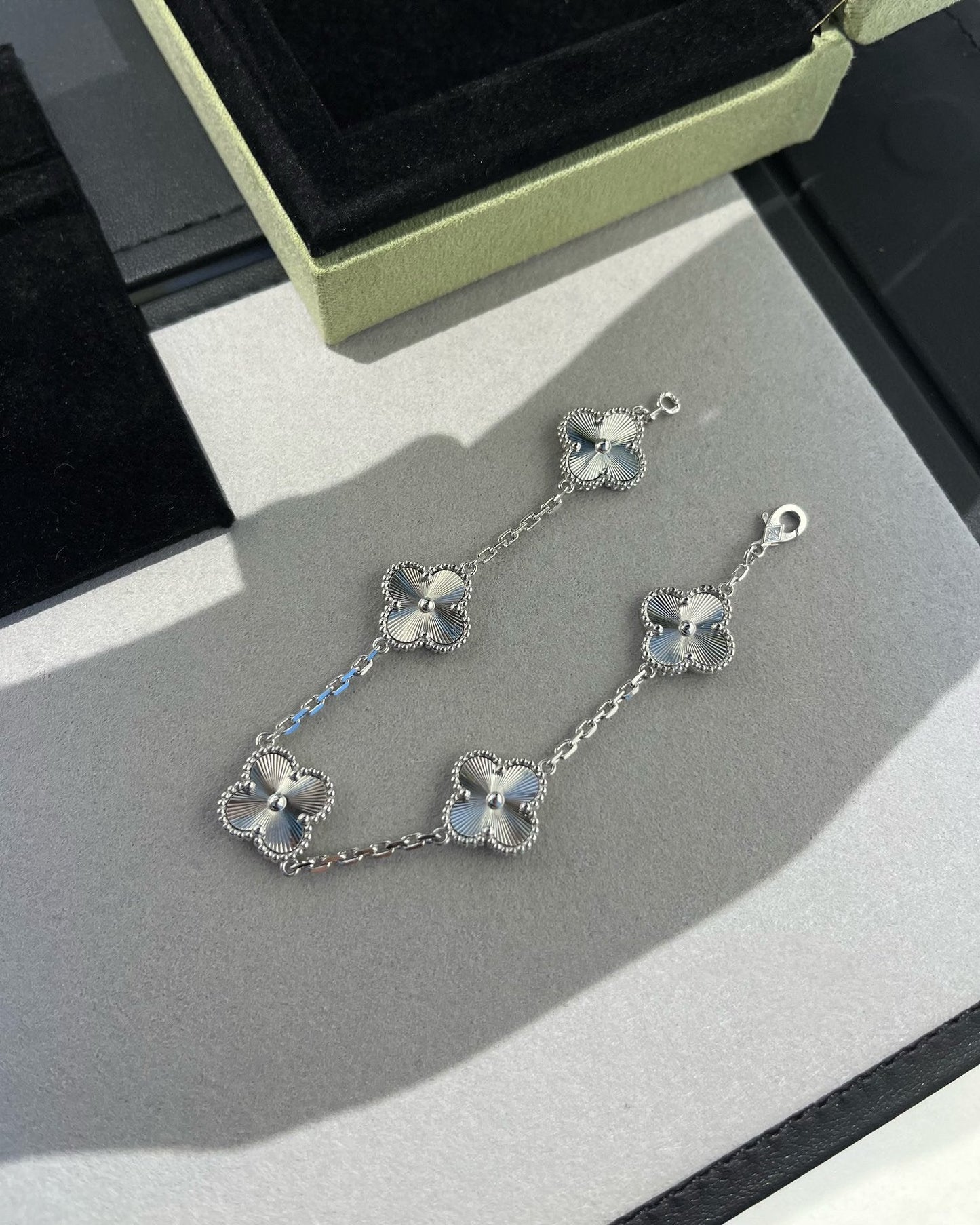 CLOVER 5 MOTIF LASER BRACELET COLLECTION
